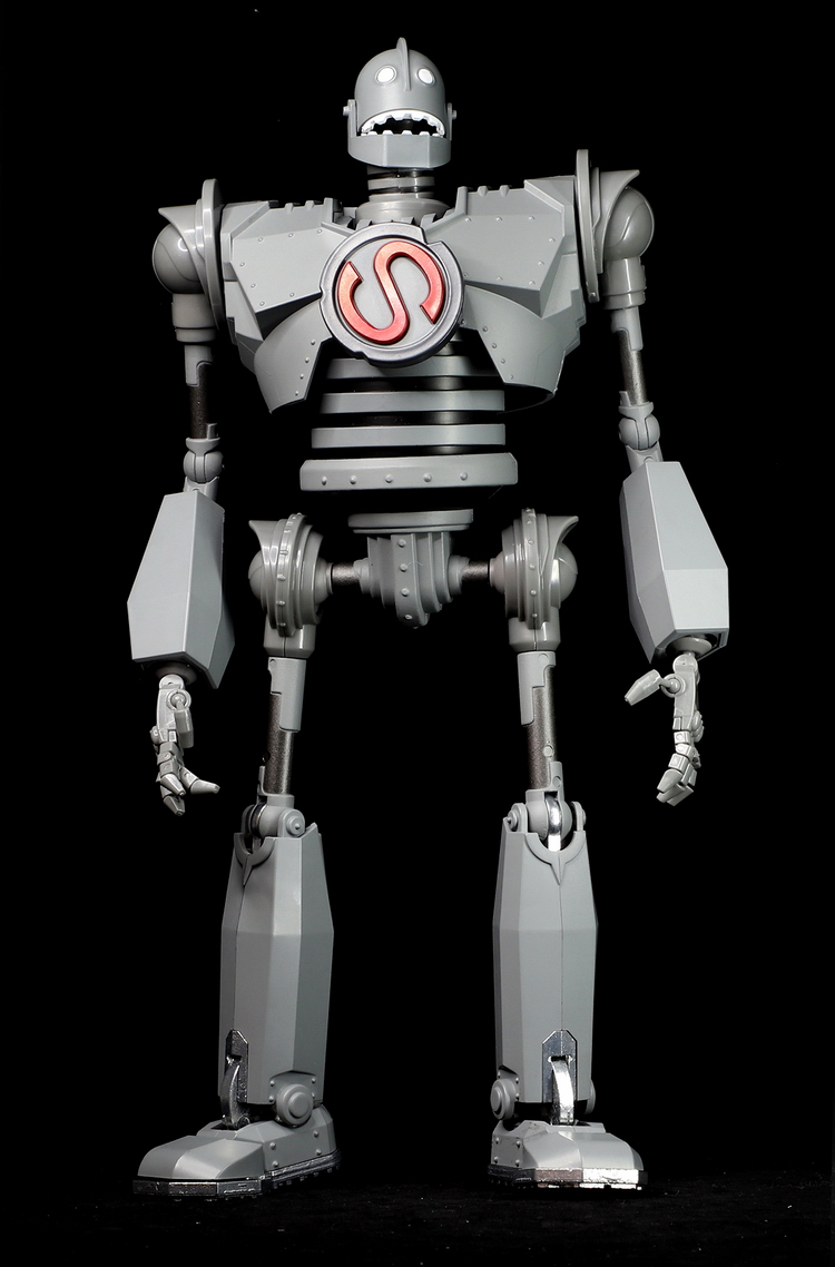 robot con miembro de 30 cm